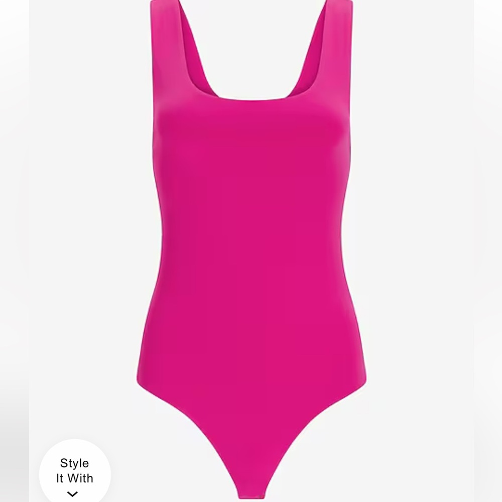 Express Body Contour High Compression Scoop Neck Bodysuit